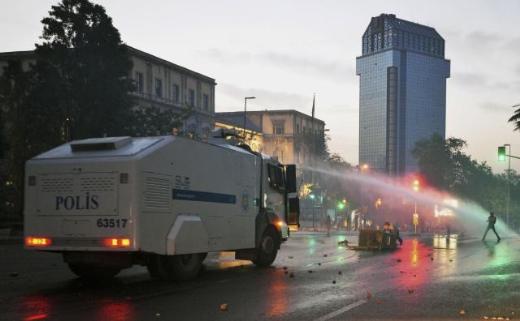 Polisin Gezi Parkı müdahalesi herkesi etkiledi