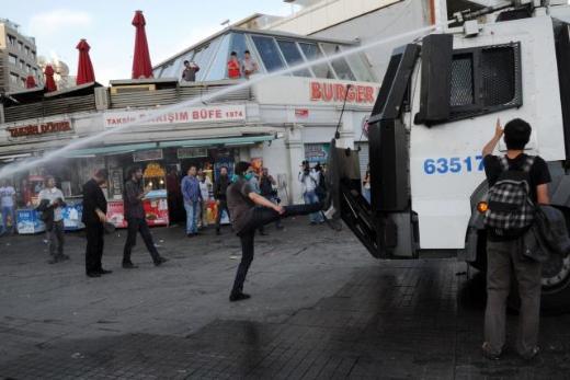 Polisin Gezi Parkı müdahalesi herkesi etkiledi