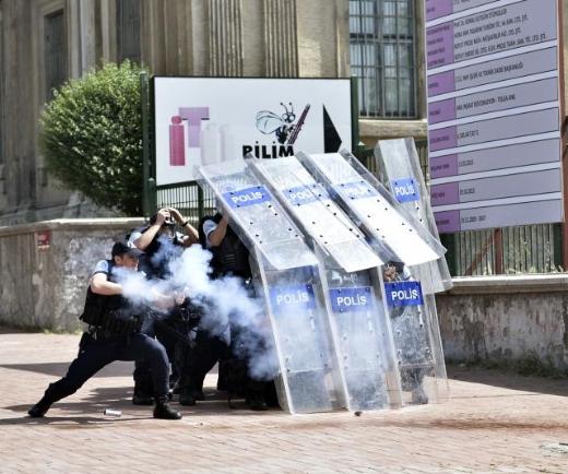 Polisin Gezi Parkı müdahalesi herkesi etkiledi