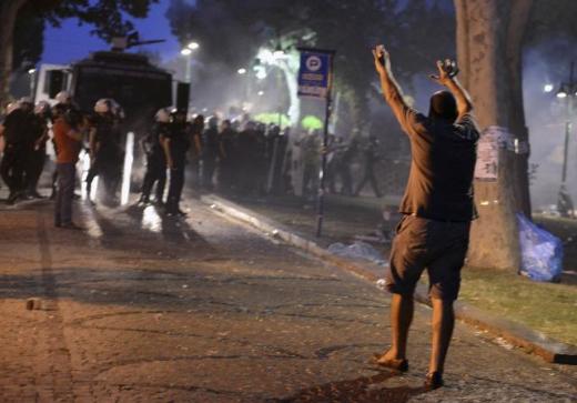 Polisin Gezi Parkı müdahalesi herkesi etkiledi