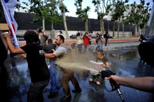 Polisin Gezi Parkı müdahalesi herkesi etkiledi