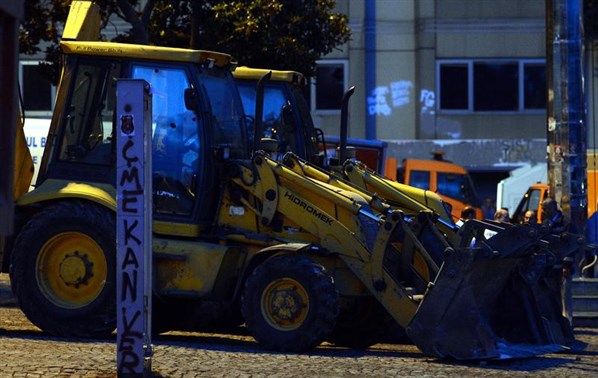 Polis Taksim'de Futbol Oynadı
