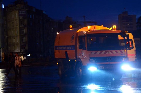 Polis Taksim'de Futbol Oynadı