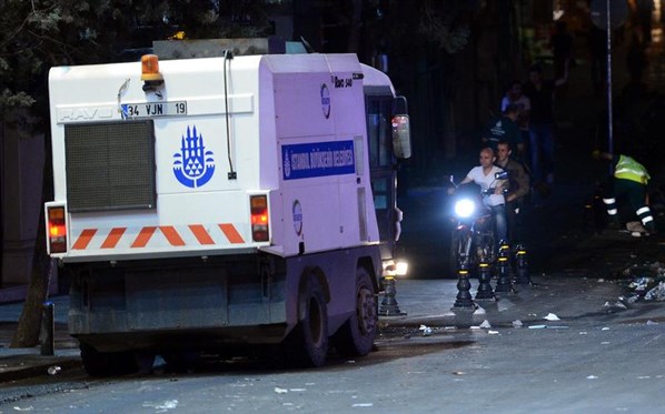 Polis Taksim'de Futbol Oynadı