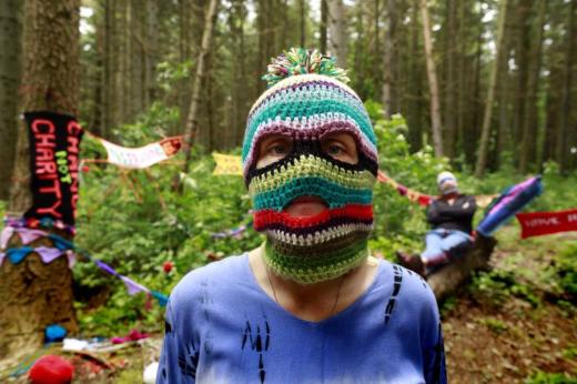 En renkli direniş Yarnbombing