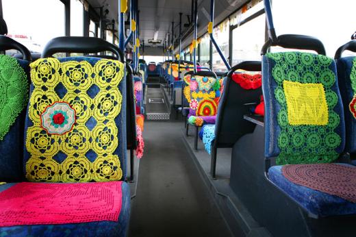 En renkli direniş Yarnbombing