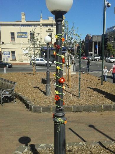En renkli direniş Yarnbombing