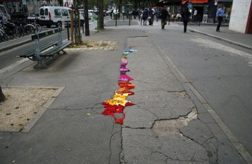 En renkli direniş Yarnbombing