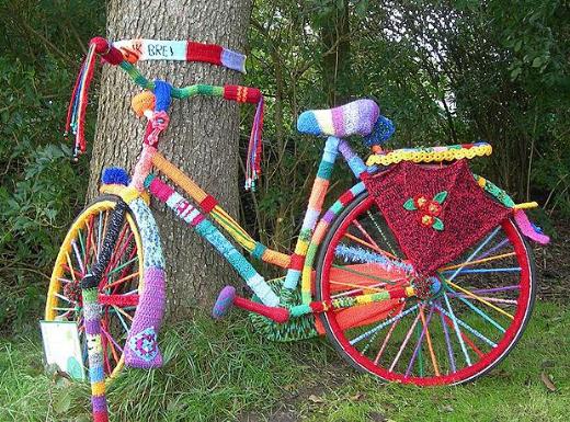 En renkli direniş Yarnbombing