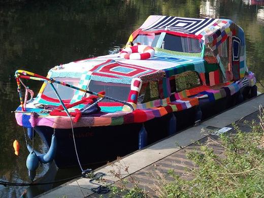 En renkli direniş Yarnbombing