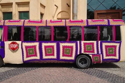 En renkli direniş Yarnbombing