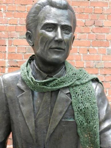 En renkli direniş Yarnbombing
