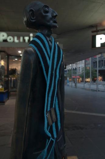 En renkli direniş Yarnbombing