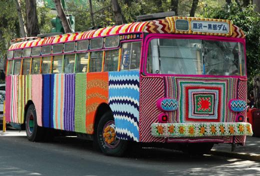 En renkli direniş Yarnbombing
