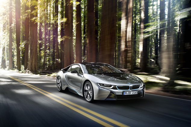 BMW i8'den süper fotoğraflar