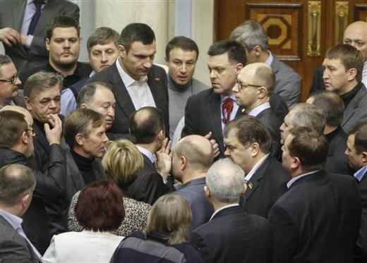 Ukrayna parlamentosunda kanlı 'bütçe' kavgası