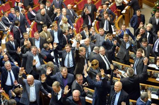 Ukrayna parlamentosunda kanlı 'bütçe' kavgası