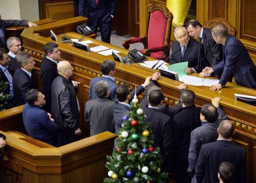 Ukrayna parlamentosunda kanlı 'bütçe' kavgası