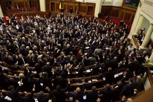 Ukrayna parlamentosunda kanlı 'bütçe' kavgası