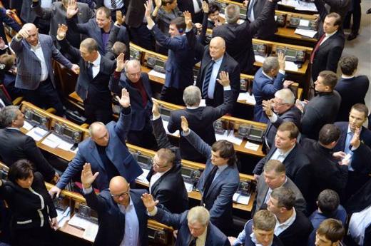 Ukrayna parlamentosunda kanlı 'bütçe' kavgası