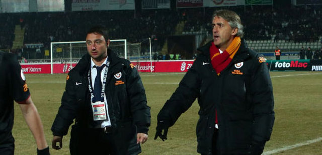 Kral deliye döndü!