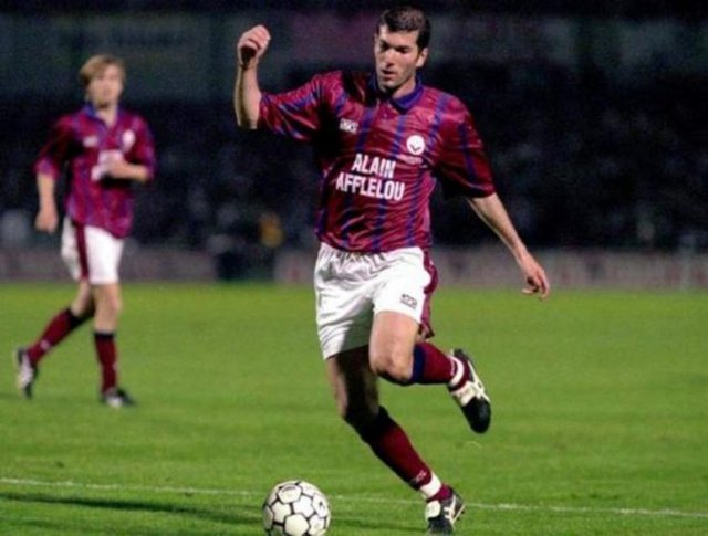Yıldız futbolcuların gençlik halleri