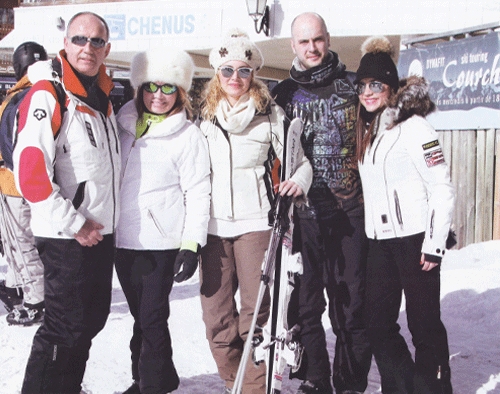 Cemiyet tatilde!