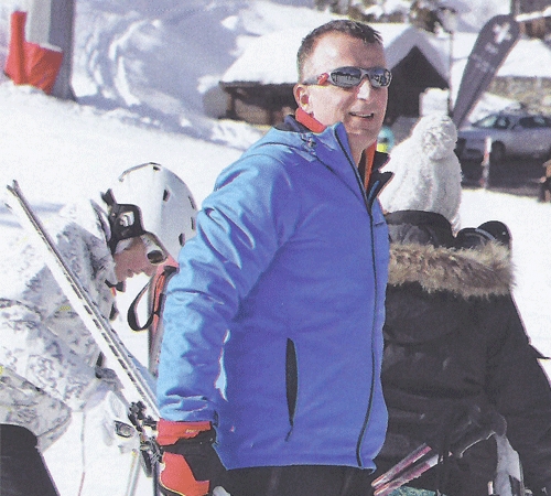 Cemiyet tatilde!