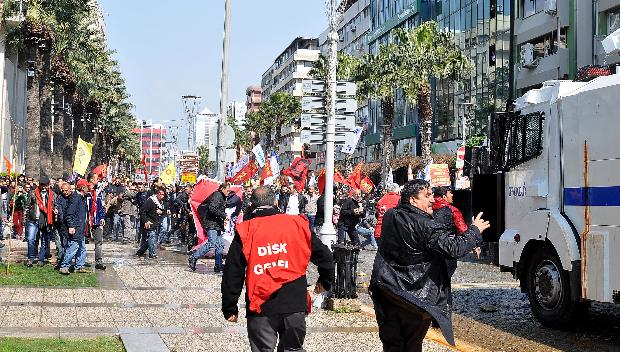 İzmir Berkin için ayakta