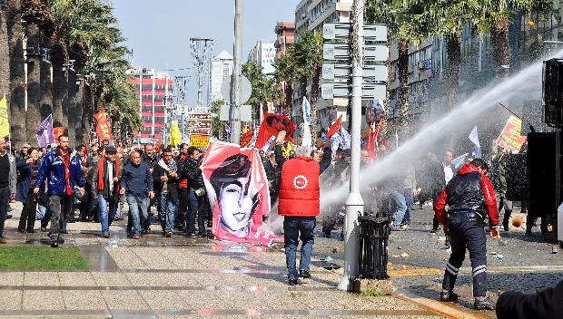 İzmir Berkin için ayakta