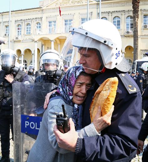 İzmir Berkin için ayakta