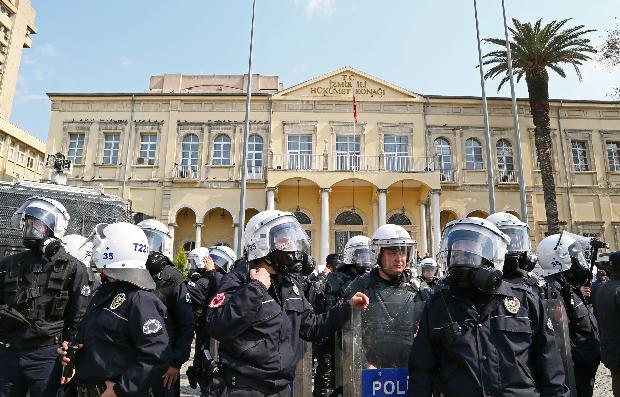 İzmir Berkin için ayakta