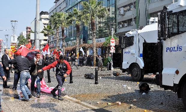 İzmir Berkin için ayakta