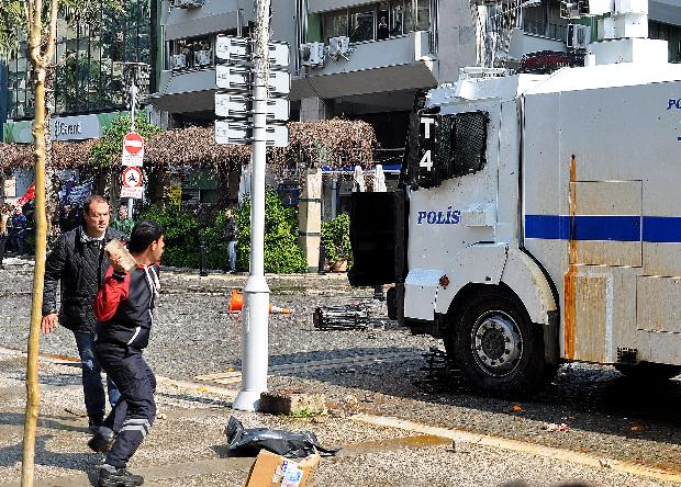İzmir Berkin için ayakta