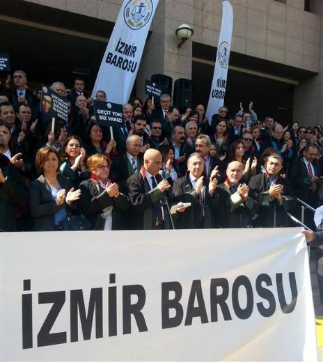 Avukatlardan el ele adalet zinciri