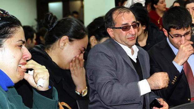 Bakan Yılmaz Kars'ta acılı ailelerle buluştu