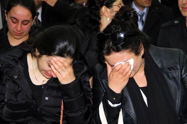 Bakan Yılmaz Kars'ta acılı ailelerle buluştu