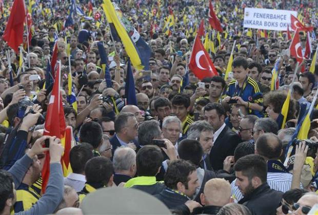 Fenerbahçeliler Anıtkabir'e koştu
