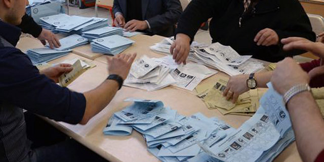 Piyasaların önünde 2 engel kaldı!
