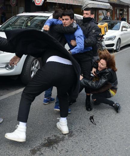 Ünlü mankene vale dayağı!