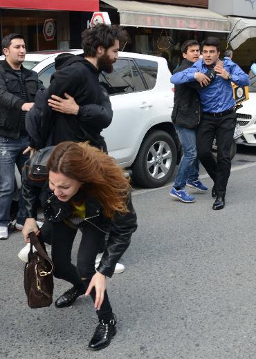 Ünlü mankene vale dayağı!
