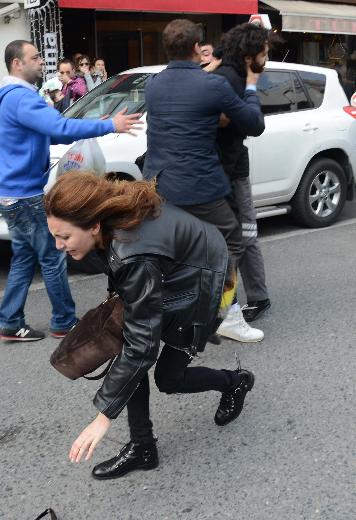 Ünlü mankene vale dayağı!