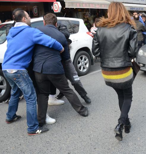 Ünlü mankene vale dayağı!