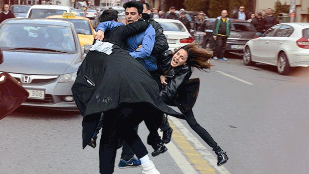 Ünlü mankene vale dayağı!