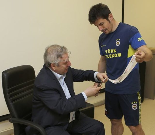 Aziz Yıldırım futbolcularla vedalaştı!
