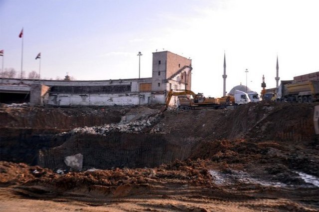 Arena yükseliyor!
