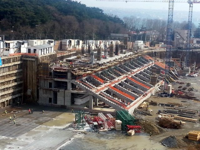 Arena yükseliyor!
