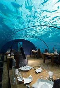 Dünyanın ilk sualtı cam restoranı
