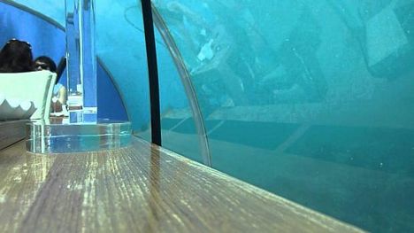 Dünyanın ilk sualtı cam restoranı
