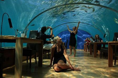 Dünyanın ilk sualtı cam restoranı
